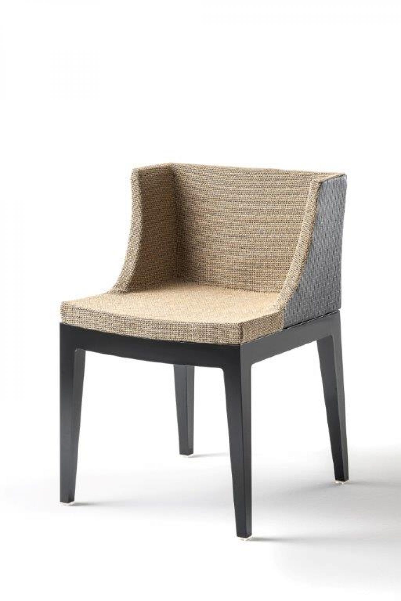 Mademoiselle Kravitz Stuhl von Kartell mit Stoffbezug und schwarzem Holzgestell, modernes Design.